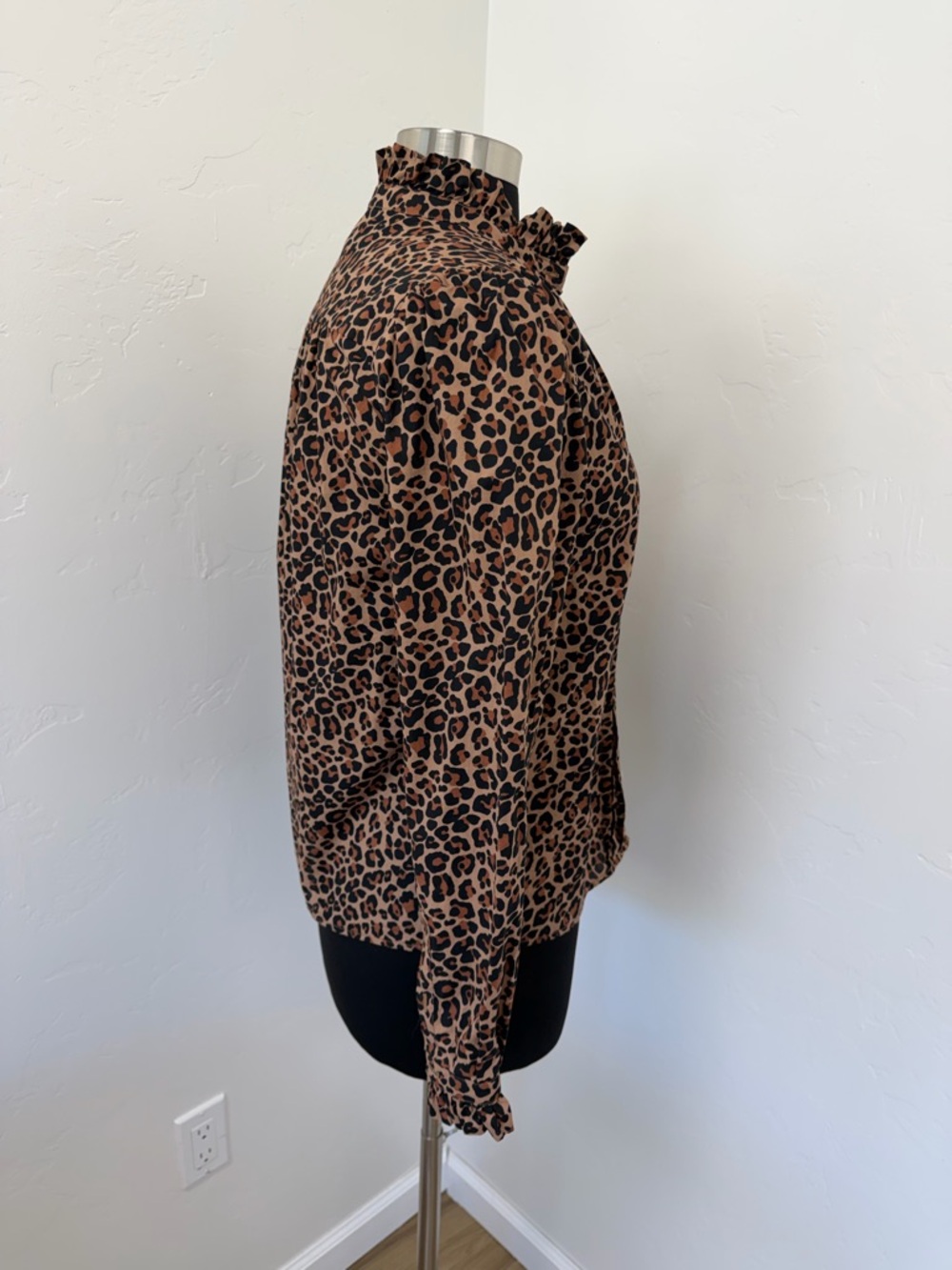 Boden Leopard Print Button-Up Ruffle Neck in Brown Black Shirt Size 6 - Picture 5 of 11